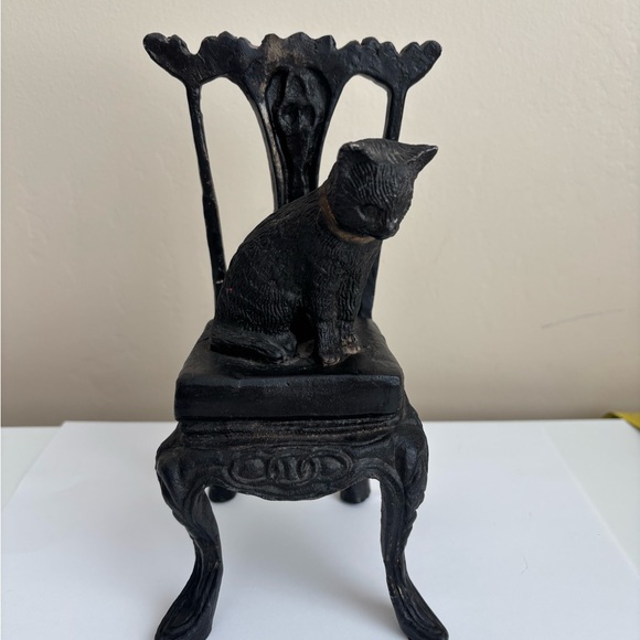 Vintage Black Cast Iron Cat on Chair Figurine. 8 1/4'' heavy 3LB 11.2 OZ